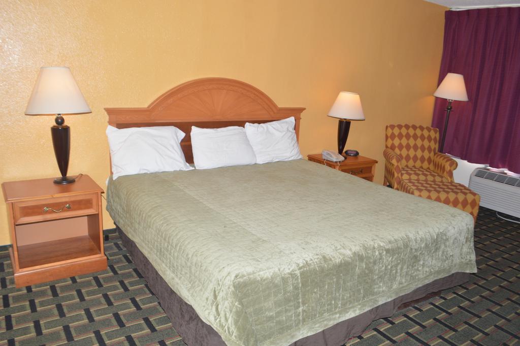 Rodeway Inn Denmark-Jackson Room photo