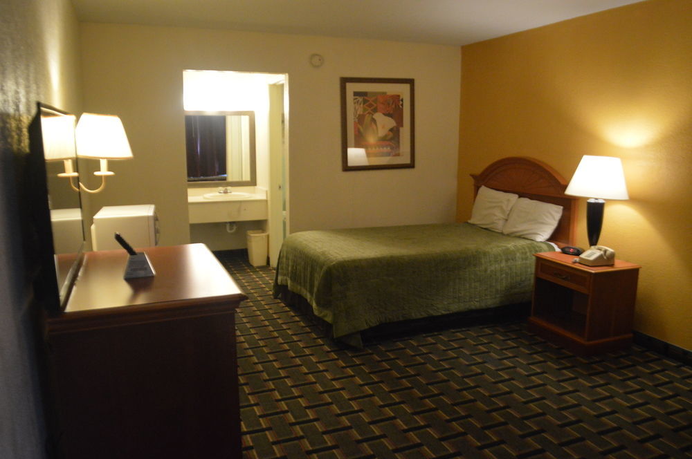 Rodeway Inn Denmark-Jackson Exterior photo