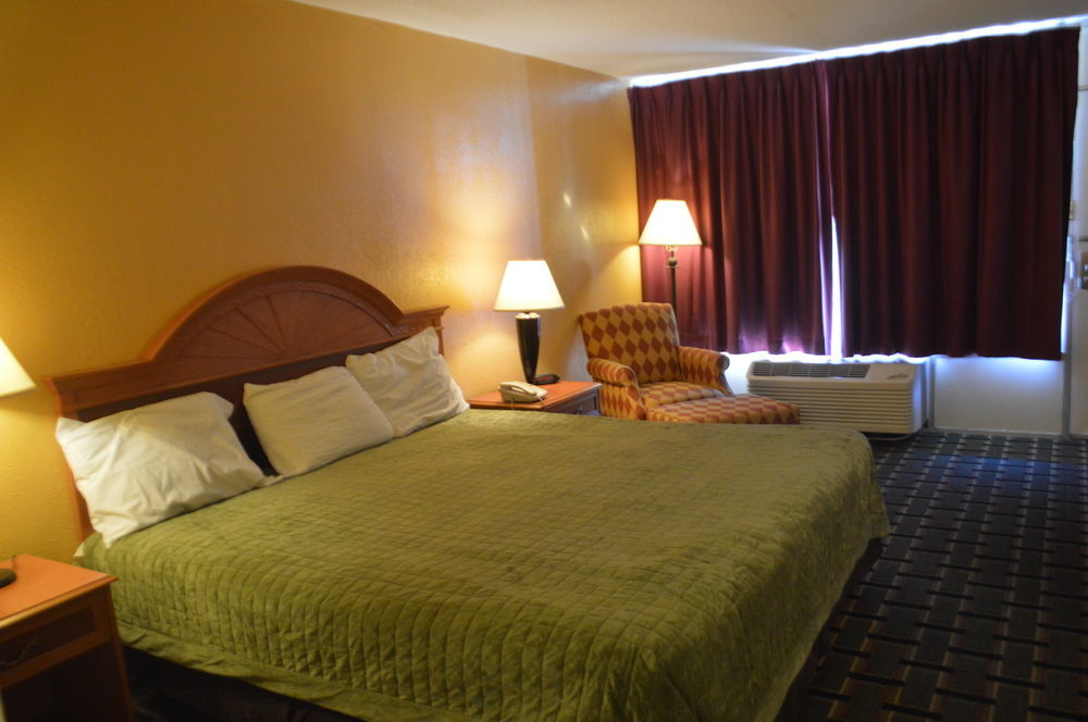 Rodeway Inn Denmark-Jackson Exterior photo