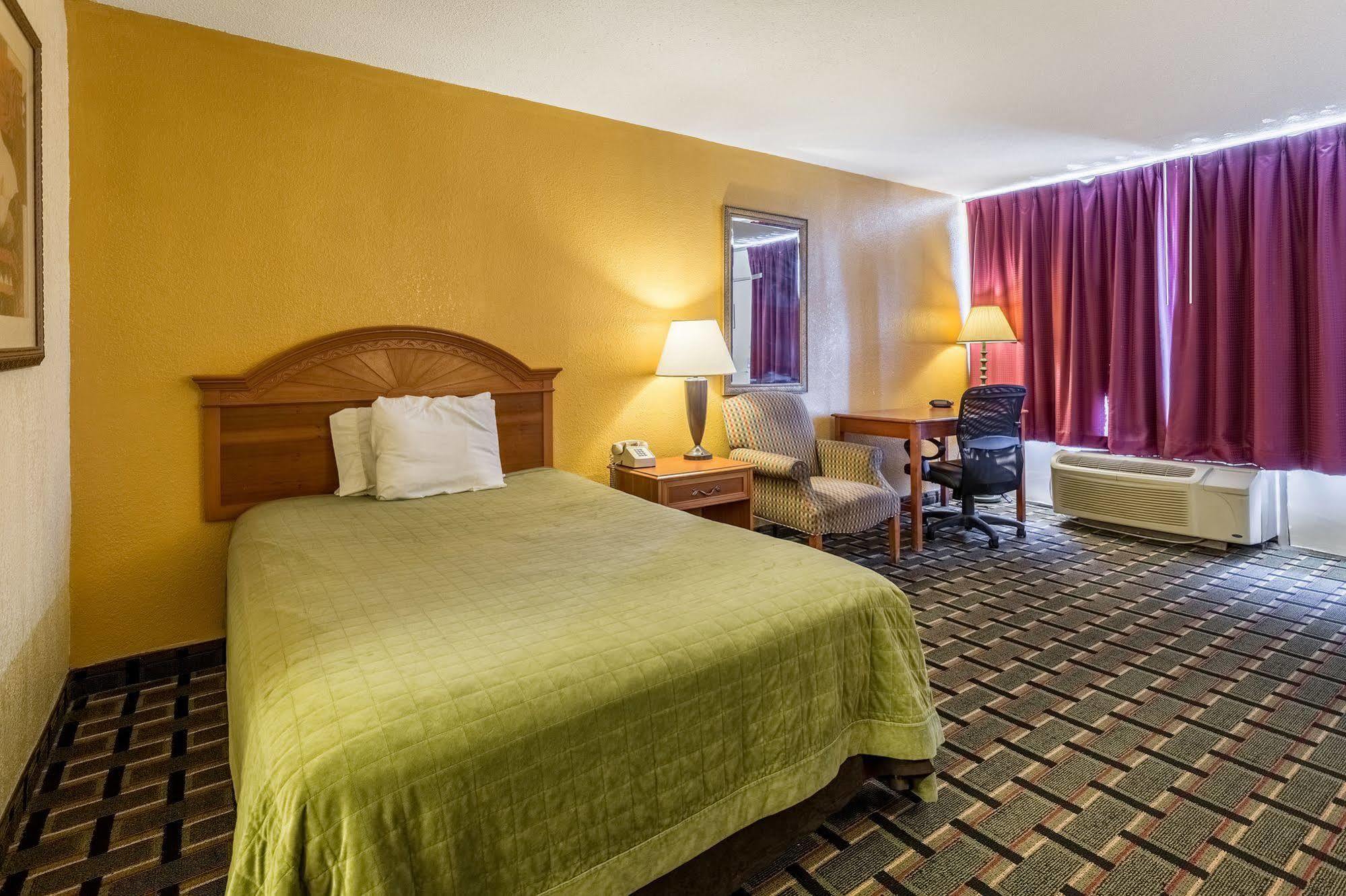 Rodeway Inn Denmark-Jackson Exterior photo